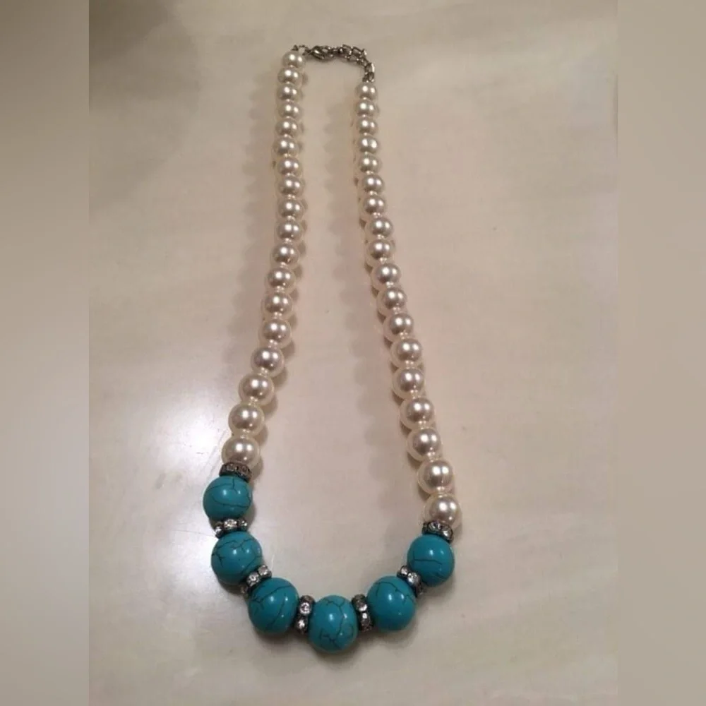 𝅺NWOT Faux Pearl Turquoise Silver Necklace